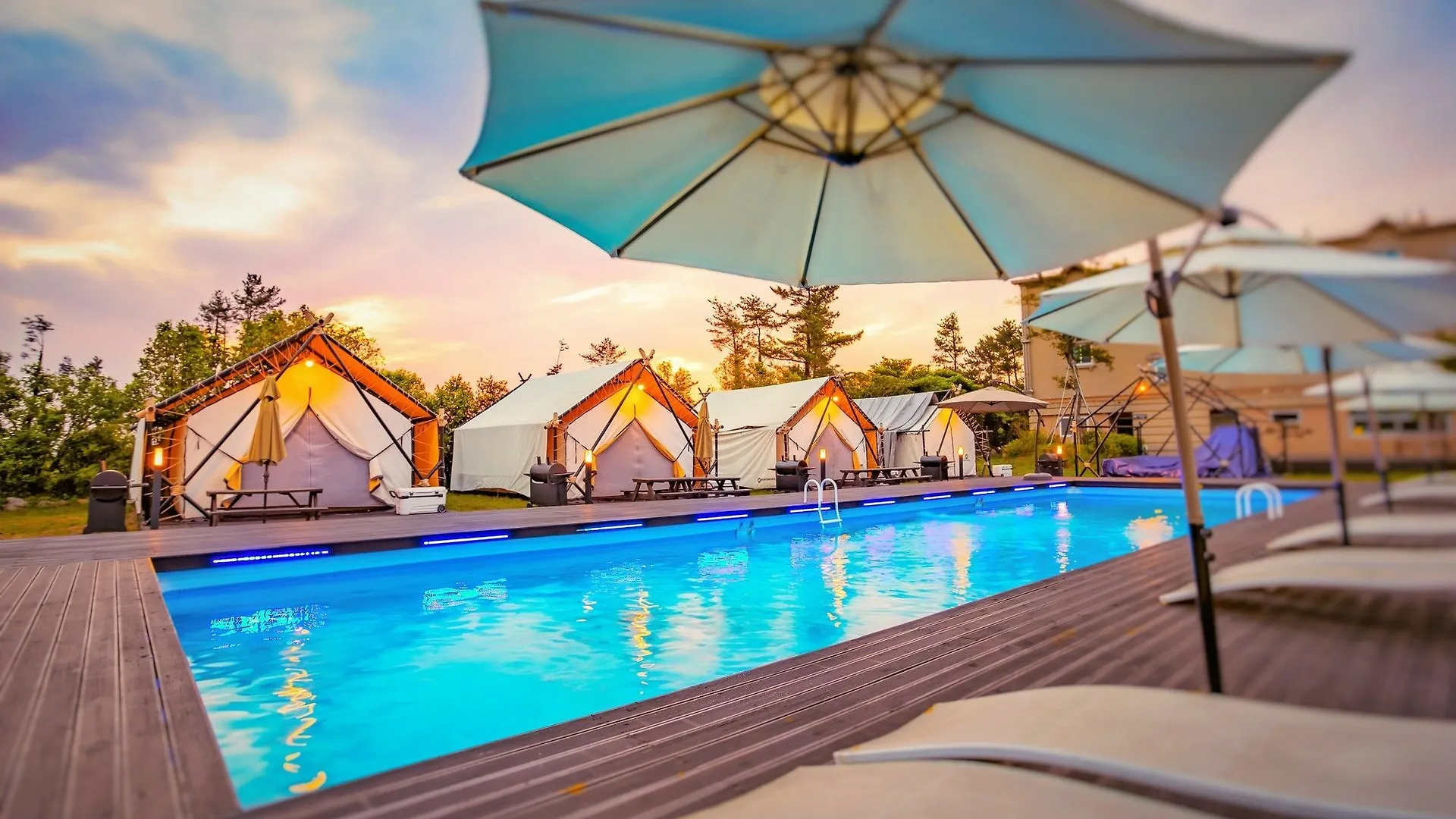 Ecohill Glamping Jeju Hotel 2*,